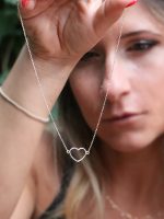 Colar coração aberto