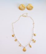 Colar pérolas com pendentes do mar